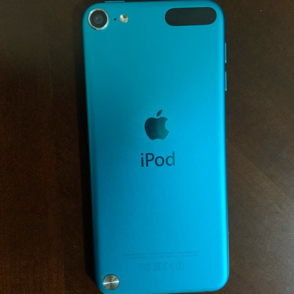 Blue iPod touch from Apple - Picture 2 of 2